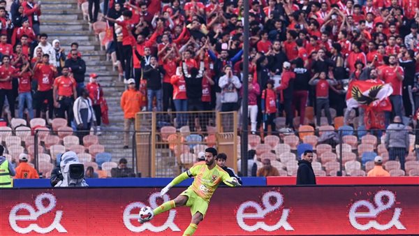 الدوري المصري| شاهد رسالة جماهير الأهلى لمحمود الخطيب خلال مباراة طلائع الجيش